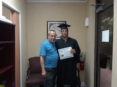 Estudiante y docente en una fotografía original del Politécnico